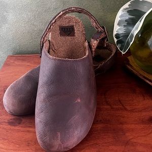 Reef cushion sage clogs